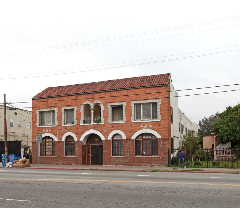 664 E Adams Blvd in Los Angeles, CA - Building Photo