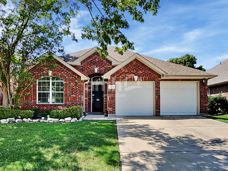 9613 Glenshee Dr in Rowlett, TX - Building Photo