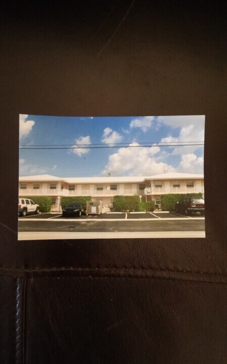 275 SW 15th St, Unit 105 in Pompano Beach, FL - Foto de edificio