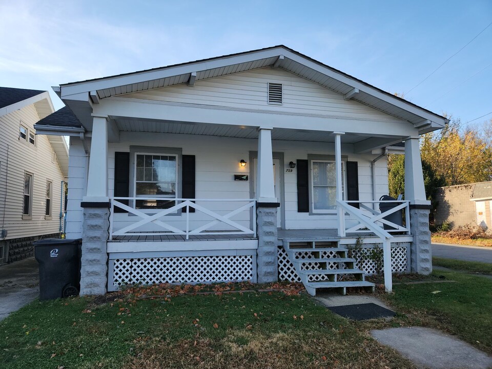 759 W Harrison Ave in Decatur, IL - Building Photo