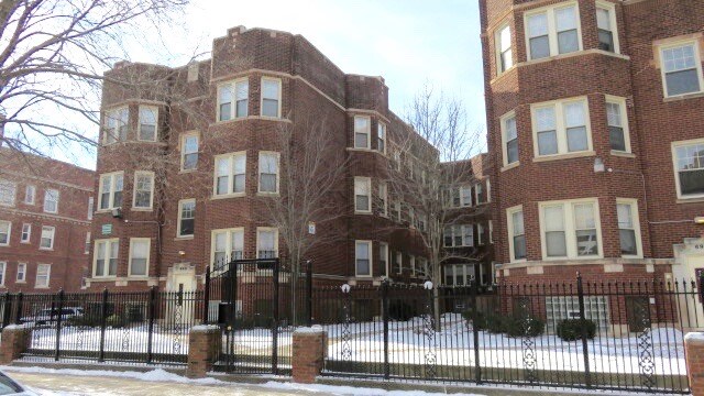 6954 S Paxton Ave in Chicago, IL - Building Photo
