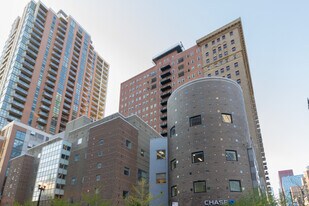 40 E 9th St in Chicago, IL - Building Photo