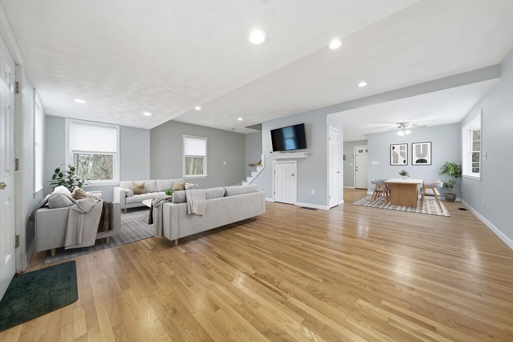 184 Park St in North Reading, MA - Building Photo