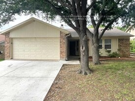6649 Parkwood Dr in Watauga, TX - Building Photo