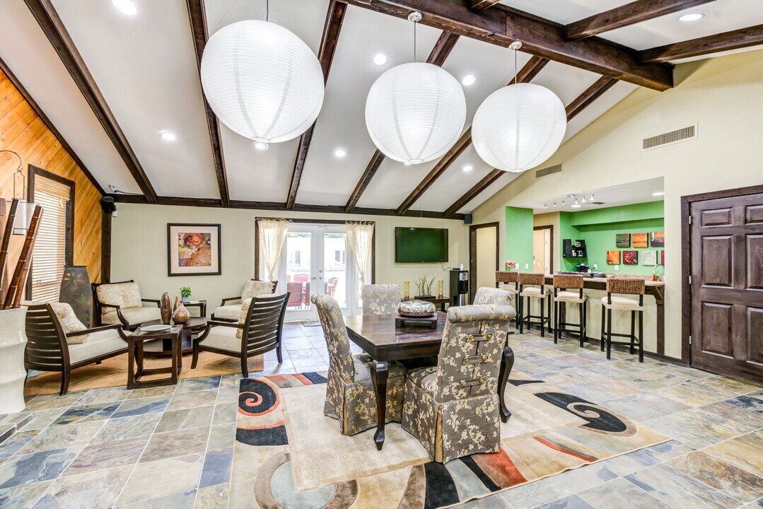 Stone Creek Apartments in Tampa, FL - Foto de edificio