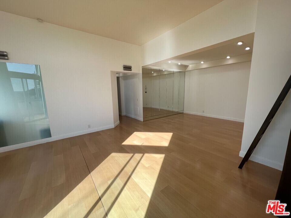 1310 N Detroit St-Unit -408 in Los Angeles, CA - Building Photo