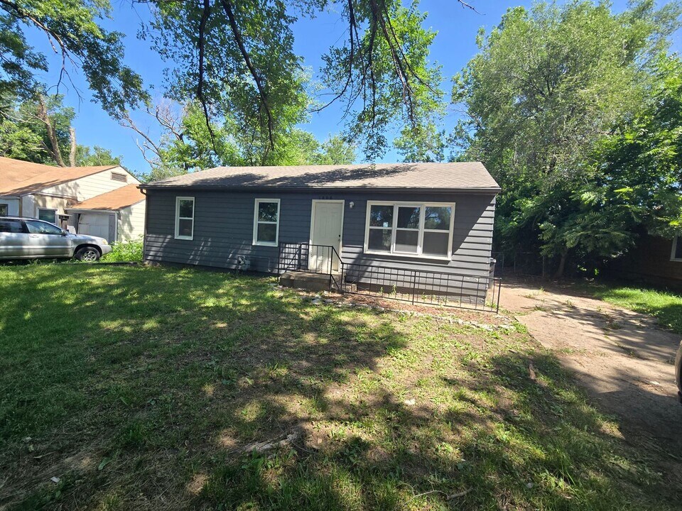 1800 SE Morrison St in Topeka, KS - Building Photo