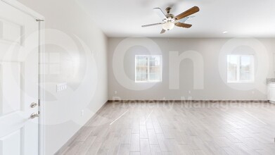 430 E Wilcox Dr in Tucson, AZ - Building Photo - Building Photo