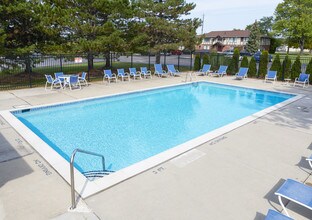 Ashbury Place Apartments in Trenton, MI - Building Photo - Building Photo