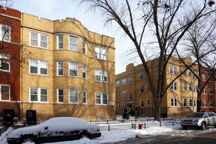 Rogers Park Courtyard Apartments