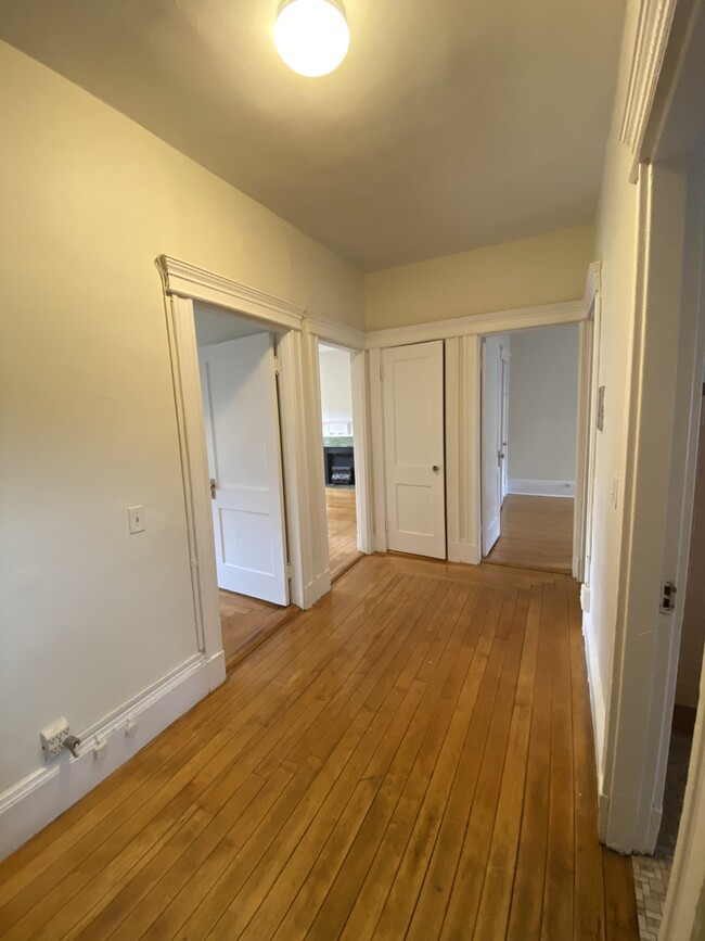 1824 Beacon St in Brookline, MA - Building Photo - Building Photo