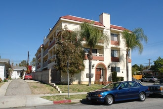 725 E Elk Ave in Glendale, CA - Building Photo - Building Photo