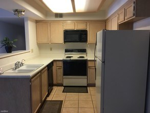 1575 W Warm Springs Rd-Unit -Unit 2211 in Henderson, NV - Building Photo - Building Photo