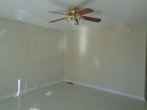 102 B Tennessee Ave in Oak Grove, KY - Building Photo - Building Photo