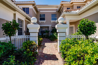 3940 Deer Crossing Ct in Naples, FL - Building Photo - Building Photo