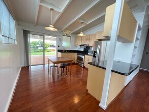 1472 Kalauipo St in Pearl City, HI - Building Photo - Building Photo