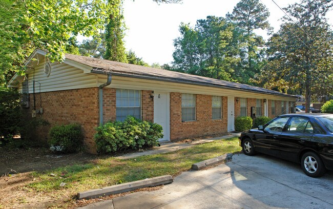 Dixie Properties in Tallahassee, FL - Building Photo - Building Photo