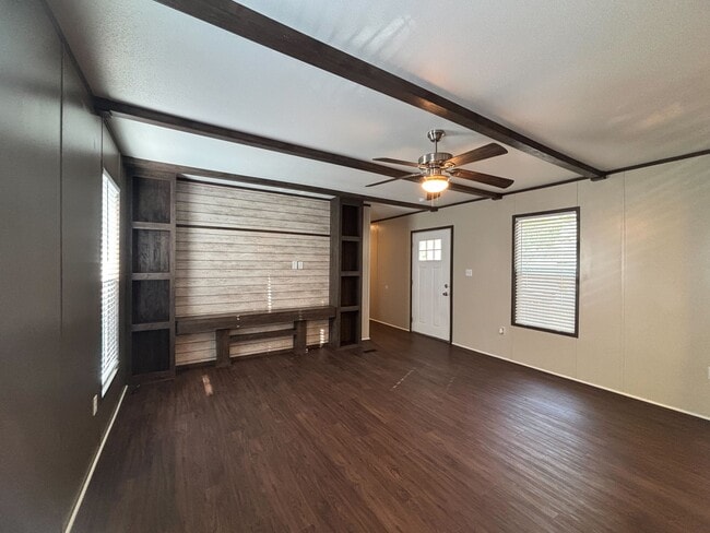 106 E Semands St in Conroe, TX - Foto de edificio - Building Photo