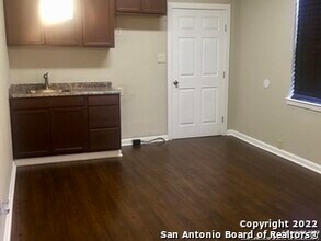 2011 S San Jacinto St in San Antonio, TX - Building Photo - Building Photo