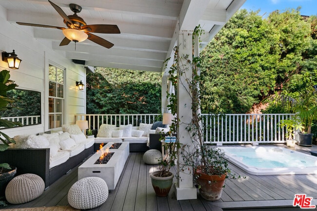 1760 Nichols Canyon Rd in Los Angeles, CA - Building Photo - Building Photo