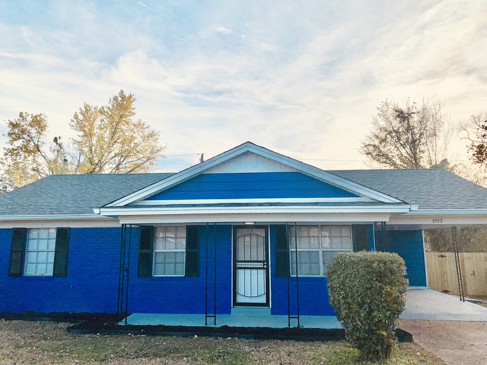 893 W Raines Rd in Memphis, TN - Building Photo