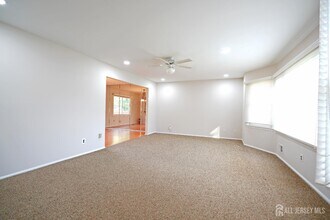 19 Wetherhill Way in Dayton, NJ - Building Photo - Building Photo