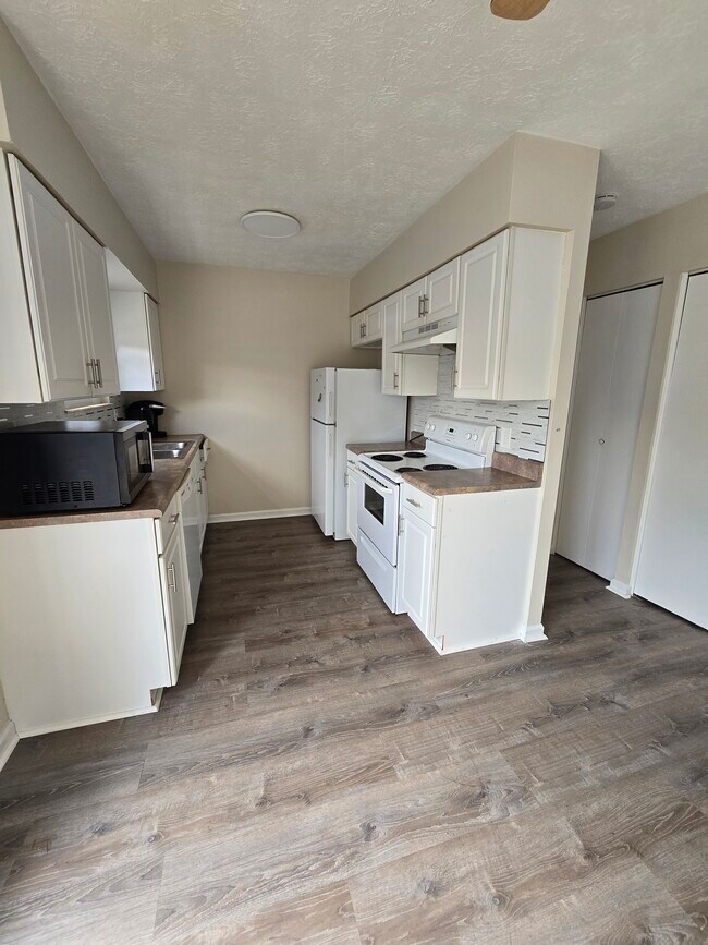 property at 7623 Danbury Ct