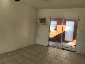 692 SW 7th Terrace in Dania Beach, FL - Building Photo - Building Photo