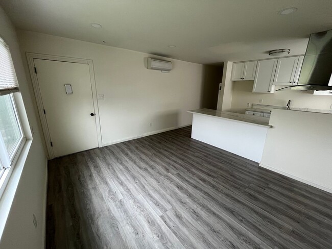 2428 Michigan Ave in Los Angeles, CA - Building Photo - Building Photo