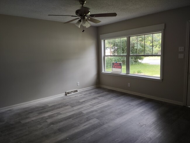 514 S Broad St in Toccoa, GA - Building Photo - Building Photo