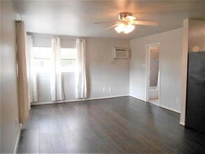 3803 Bute St-Unit -1 in Houston, TX - Foto de edificio - Building Photo