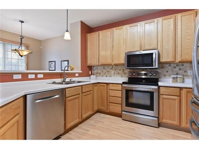 8926 Olive Ln N in Maple Grove, MN - Building Photo - Building Photo