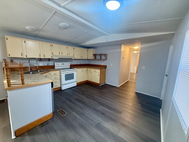 14136 Little Ranch Rd in Spring Hill, FL - Building Photo - Building Photo