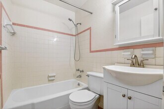 510 Lake Shore Dr in West Palm Beach, FL - Building Photo - Building Photo