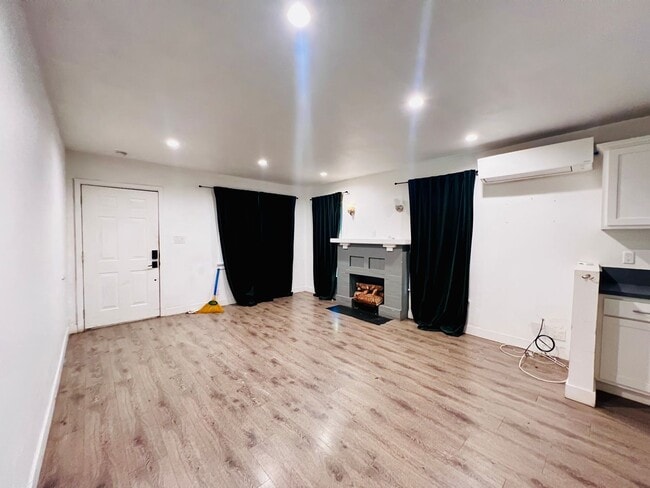 3322 W 66th St in Los Angeles, CA - Building Photo - Building Photo