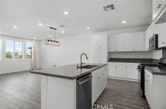 15928 Lasselle St in Moreno Valley, CA - Building Photo - Building Photo