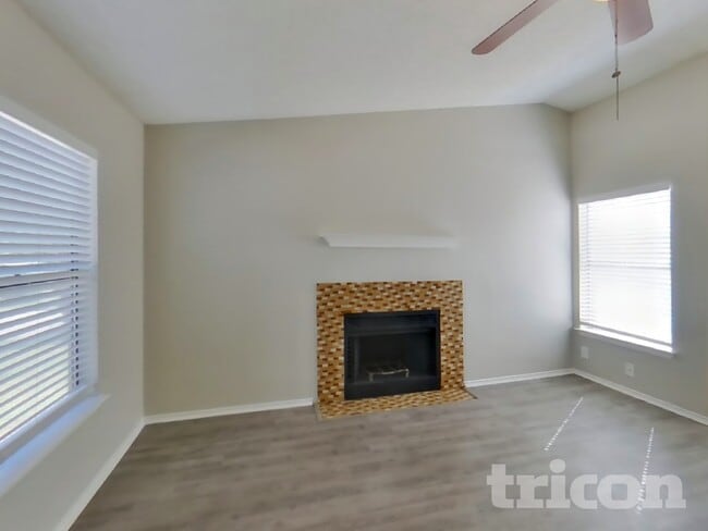 6333 Village Club in San Antonio, TX - Building Photo - Building Photo