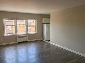 Prospect Downs in Milwaukee, WI - Building Photo