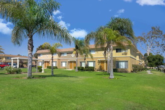 Monterey Villas in Oxnard, CA - Foto de edificio - Building Photo