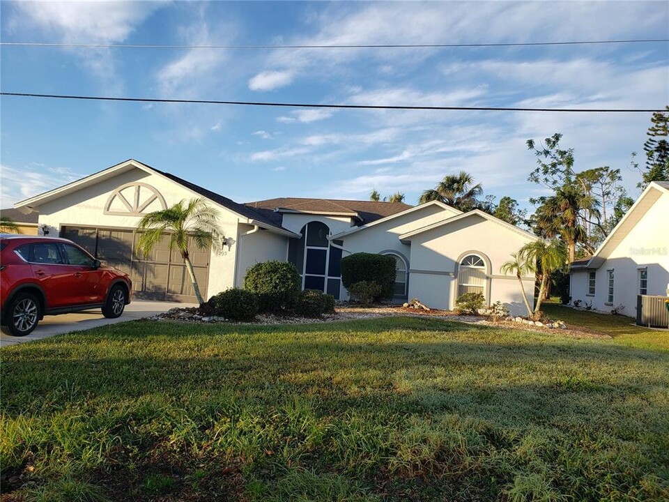 293 Maraca St in Punta Gorda, FL - Building Photo