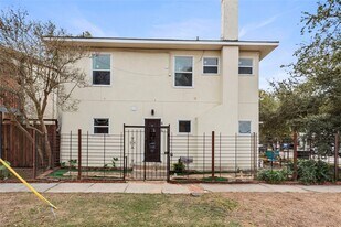 615 Pacific St in Houston, TX - Building Photo