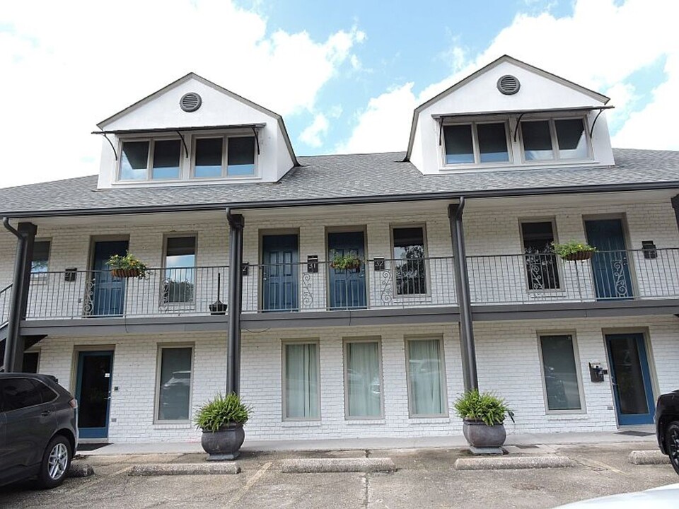 1012 Acadian in Baton Rouge, LA - Building Photo