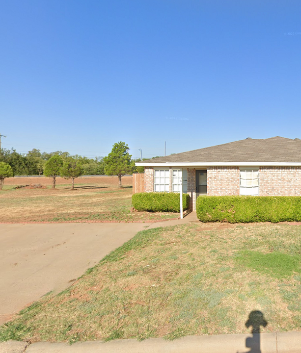 404 Cactus Ln in Winters, TX - Building Photo