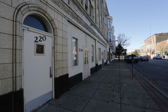 216-220 Cass St in Joliet, IL - Foto de edificio - Building Photo