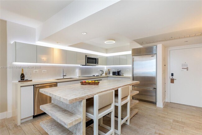 102 24th St in Miami Beach, FL - Building Photo - Building Photo