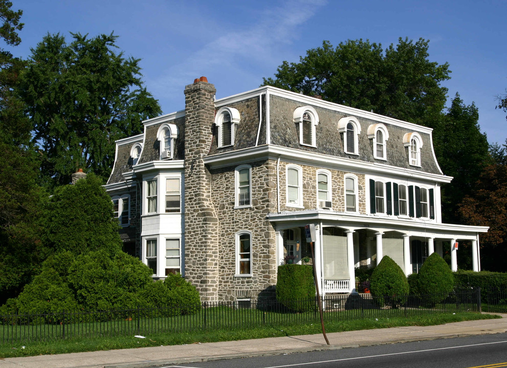 5606 Ridge Ave in Philadelphia, PA - Foto de edificio