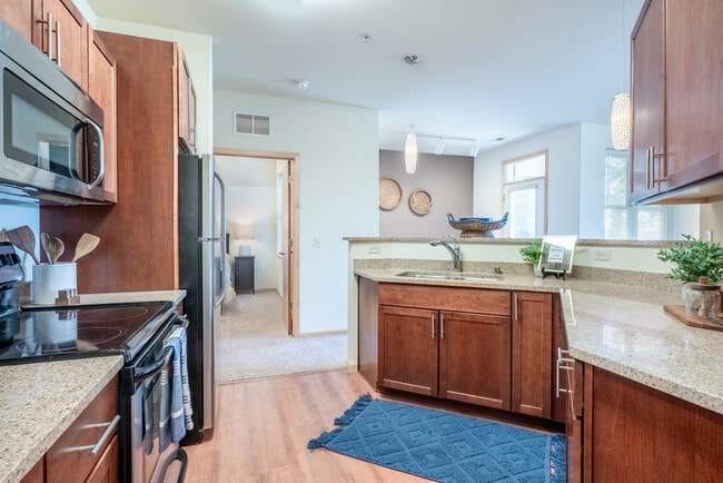 Van Buren Place in Sun Prairie, WI - Foto de edificio - Interior Photo
