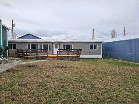 914 5th St E in Polson, MT - Building Photo