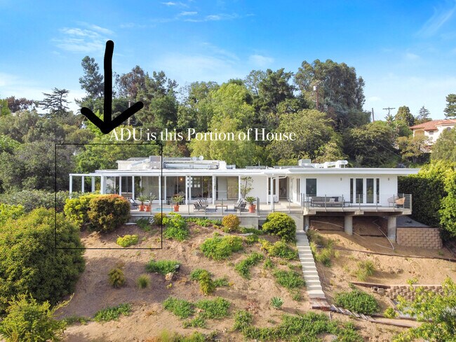 3525 Berry Dr, Unit Views Galore and More in Studio City, CA - Building Photo - Building Photo