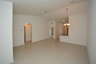 33 Rosecroft Ln in Palm Coast, FL - Building Photo - Building Photo